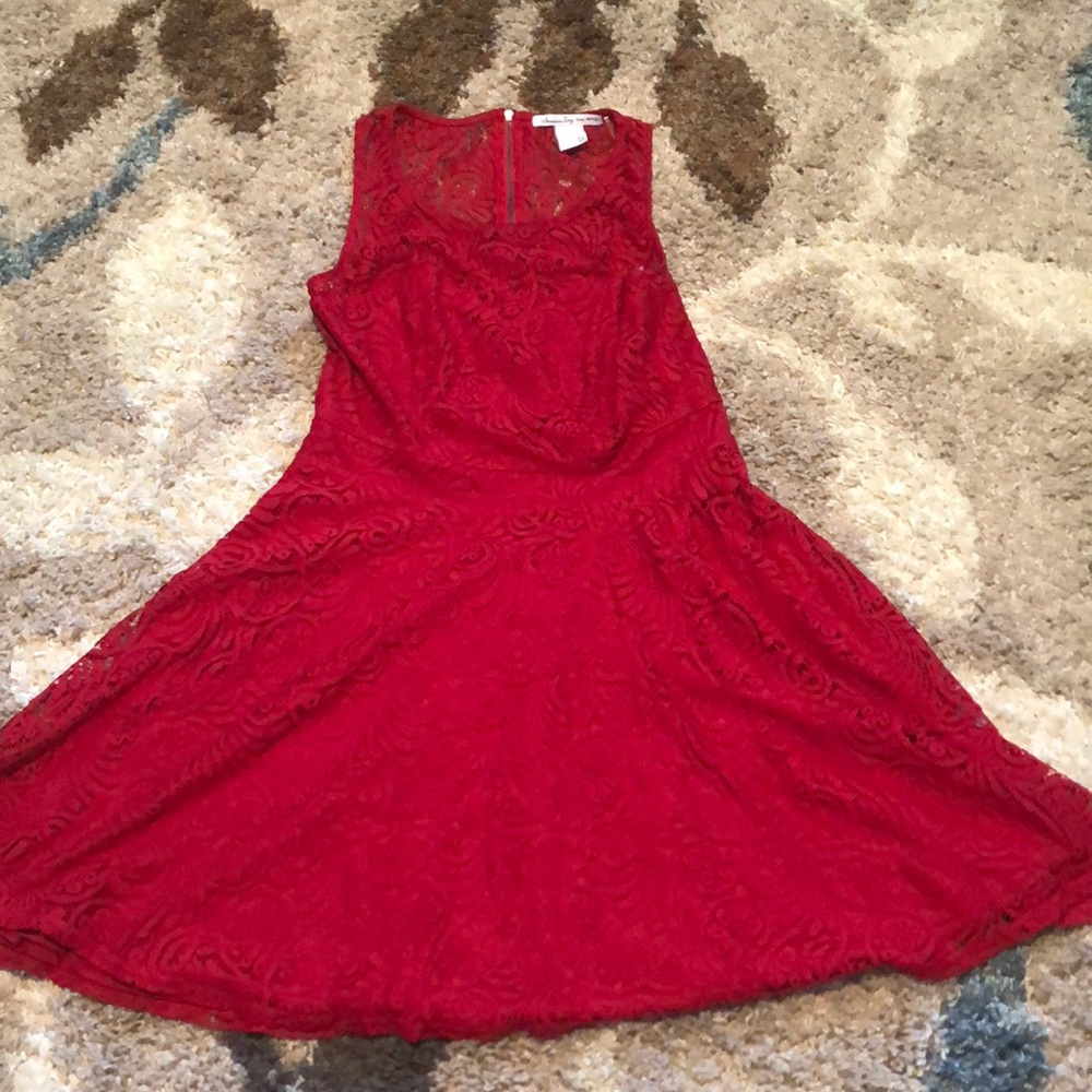 GUC. Sleeveless Lace red dress.
